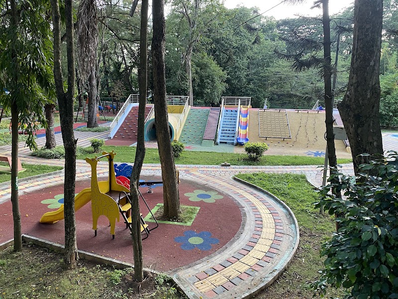 Shri Chamarajendra park playground - Shri Chamarajendra park playground 14th Ma Block 1, Model LIC Colony, Ambedkar Veedhi, Basaveshwar Nagar, Bengaluru, Karnataka 560001, India