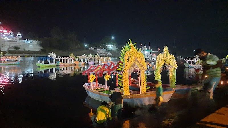 Uma Ghat - Uma Ghat, 4W4G+H93, Gwarighat, Jabalpur, Madhya Pradesh 482008, India