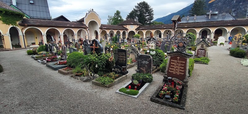 St. Gilgen International School - St. Gilgen International School Ischlerstraße 13, 5340 St. Gilgen, Austria