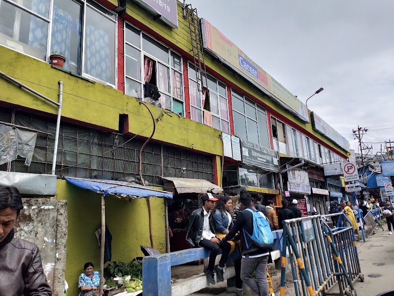 DARJEELING MOTOR STAND - DARJEELING MOTOR STAND 27W8+36F, N C. Goenka Rd, Chauk Bazaar, Darjeeling, West Bengal 734101, India