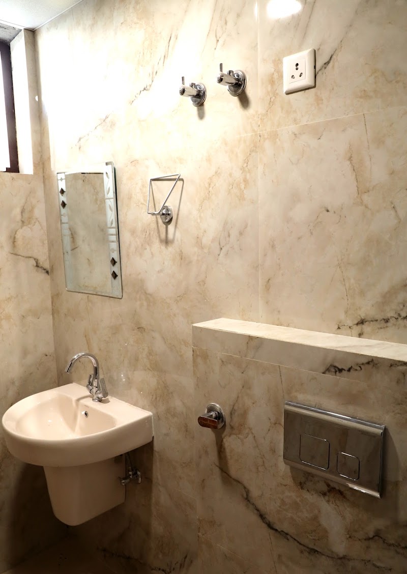 OYO Flagship Hotel Townhouse - OYO Flagship Hotel Townhouse NM 1, near SAIN DASS SCHOOL GROUND, Gopal Nagar, Jalandhar, Punjab 144008, India