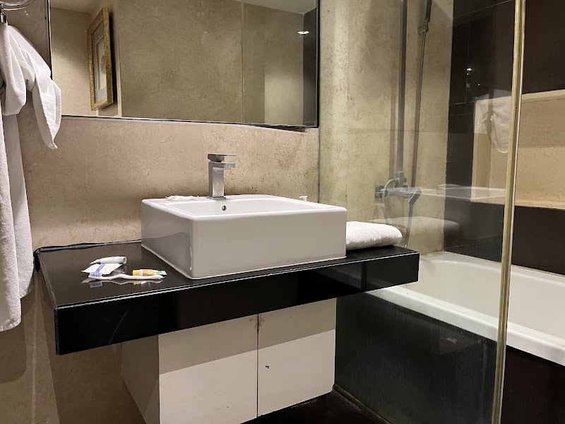 Davanam Sarovar Portico Hotel Suites - Davanam Sarovar Portico Hotel Suites, Davanam Plaza, Hosur Rd, opp. Madiwala Police Station, Sidharata Colony, Santhosapuram, 2nd Block, Koramangala, Bengaluru, Karnataka 560068, India