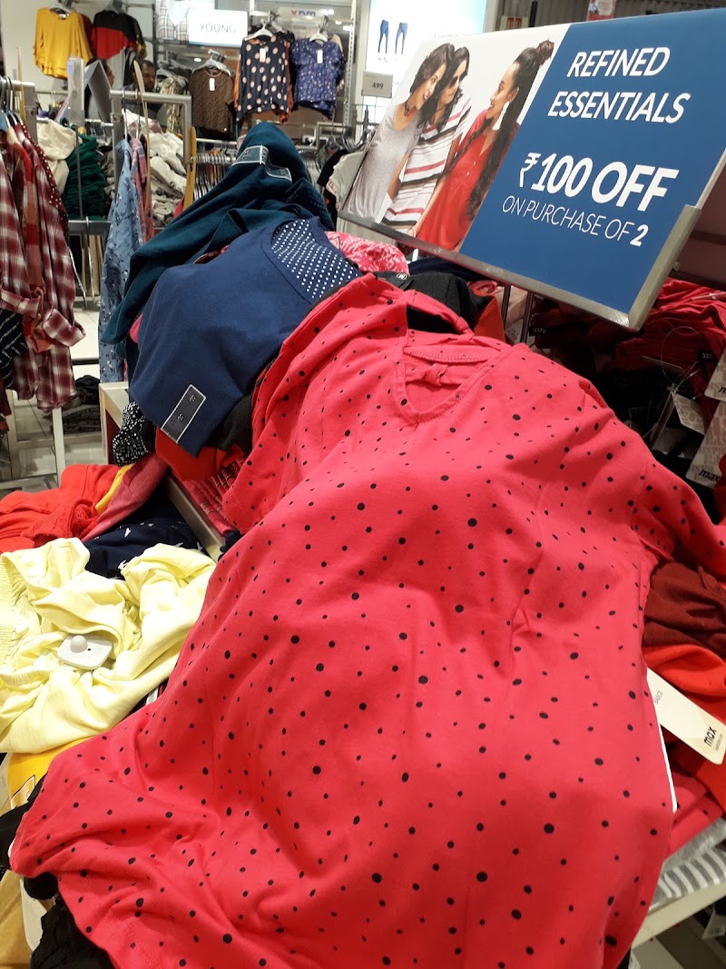 Max Shopping - Max Shopping Center Bazar, Chala Dungar Falia Rd, Chala, Dabhel, Vapi, Gujarat 396191, India