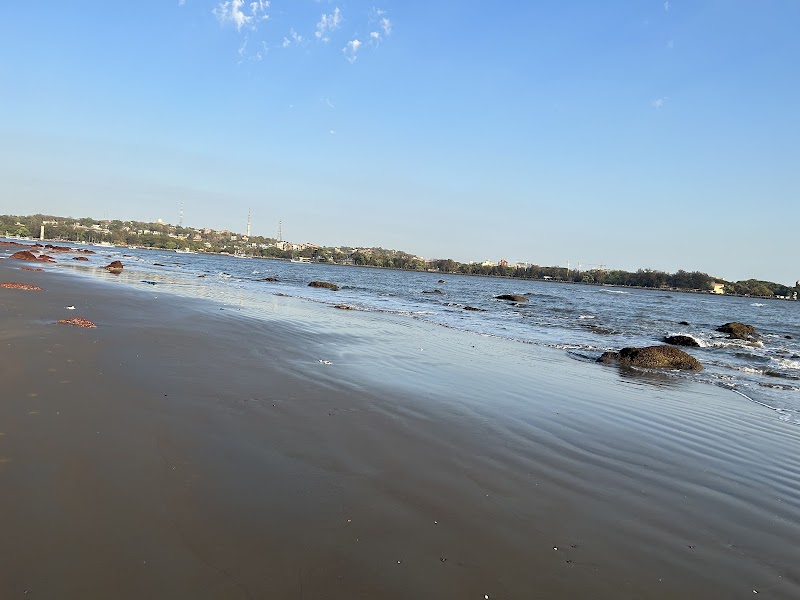 Quegdevelim Beach - Quegdevelim Beach Mandovi River, FRW4+9MQ, Reis Magos, Goa 403001, India