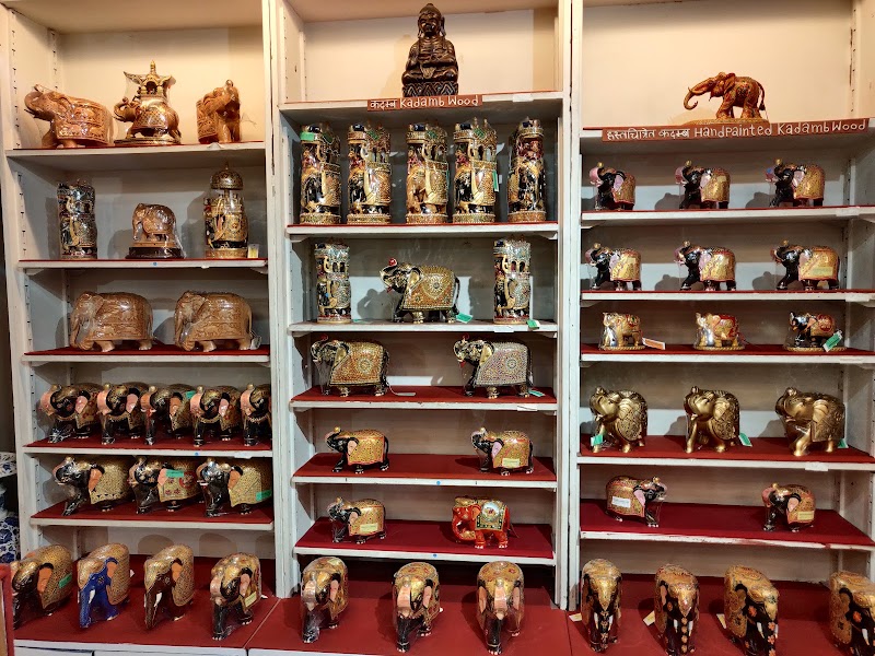 Central Cottage Industries Emporium - Central Cottage Industries Emporium Gate No 3, Jawahar Vyapar Bhawan, Janpath Rd, beside The Eastern Court Janpath Metro Station, HC Mathur Lane, New Delhi, Delhi 110001, India