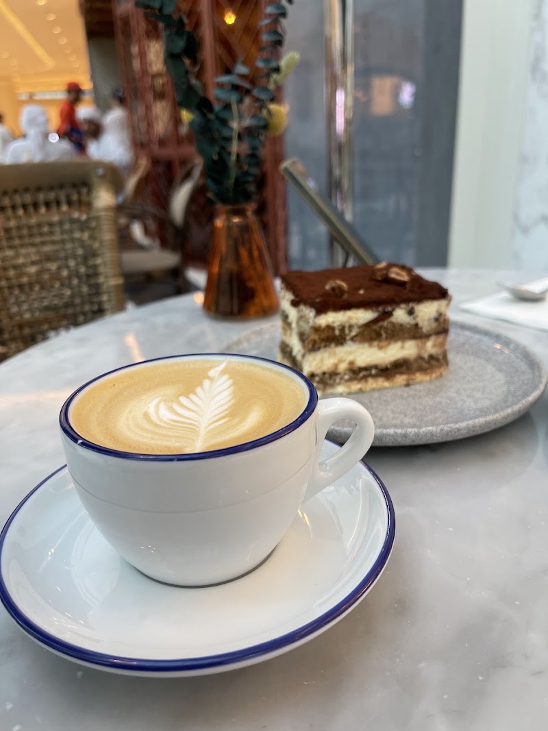 L'ETO - L'ETO, Dubai Dubai Mall - Sheikh Mohammed Bin Rashid Boulevard 3 Dubai Mall (Fashion Avenue), level 2 - برج خليفة - وسط مدينة دبي - دبي - United Arab Emirates