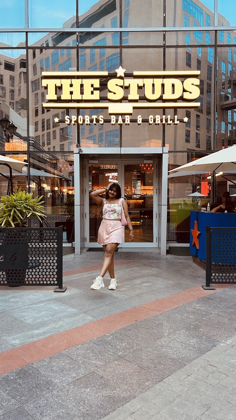 The Studs Sports Bar: Taproom & All Day Diner ETV - The Studs Sports Bar: Taproom & All Day Diner ETV Unit 3 & 4, BLOCK-E, Embassy TechVillage, GF, Outer Ring Rd, Devarabisanahalli, Kadubeesanahalli, Bengaluru, Karnataka 560103, India
