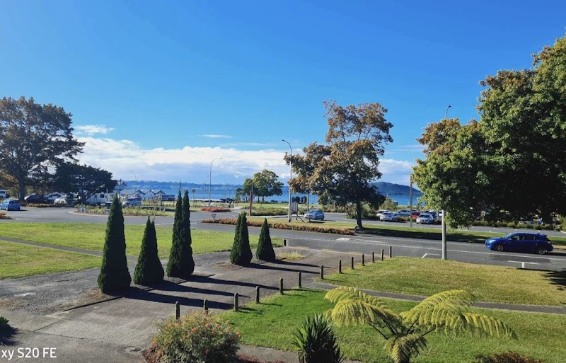Lake Lodge Motel - Lake Lodge Motel 1190 Lake Road, Rotorua 3010, New Zealand