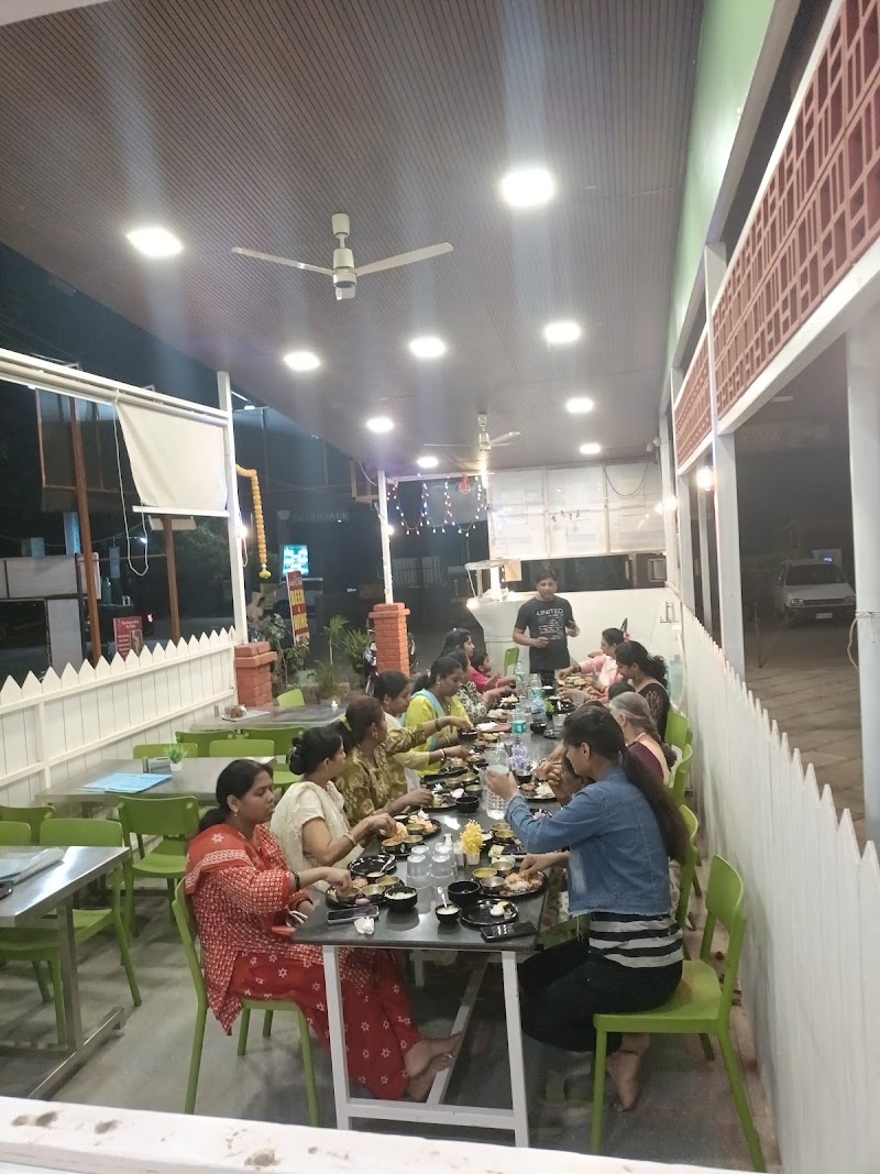 Vegiya Happy eatings - Vegiya Happy eatings Shopping Centre, Panchgani - Mahabaleshwar Rd, near Idbi Bank, Bhim Nagar, Panchgani, Maharashtra 412805, India