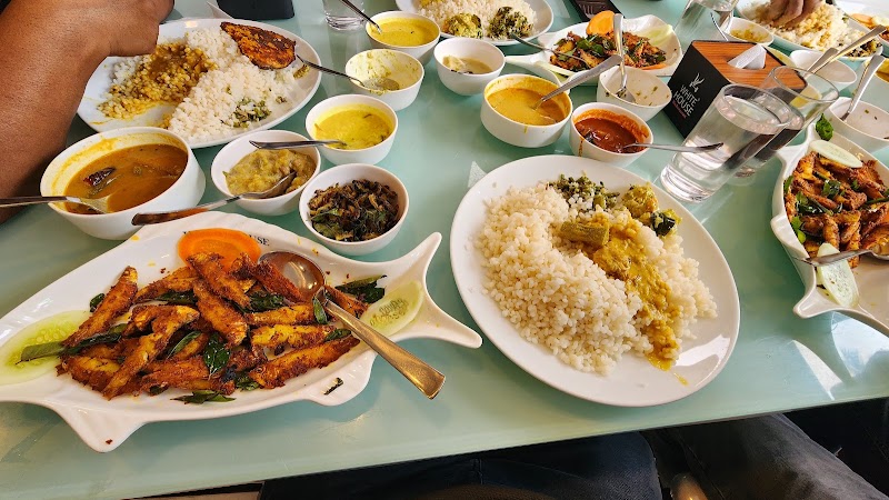 WHITE HOUSE RESTAURANT - WHITE HOUSE RESTAURANT Wayanad Rd, near Odungakadu Makham, Engapuzha, Puduppadi, Kozhikode, Keralam 673586, India