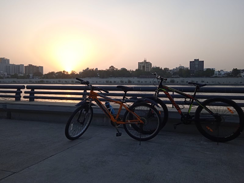 Sabarmati Riverfront - Sabarmati Riverfront, 3H7R+2JF, Sabarmati Riverfront Walkway E, Dharm Nagar II, Keshav Nagar, Ahmedabad, Gujarat 380004, India