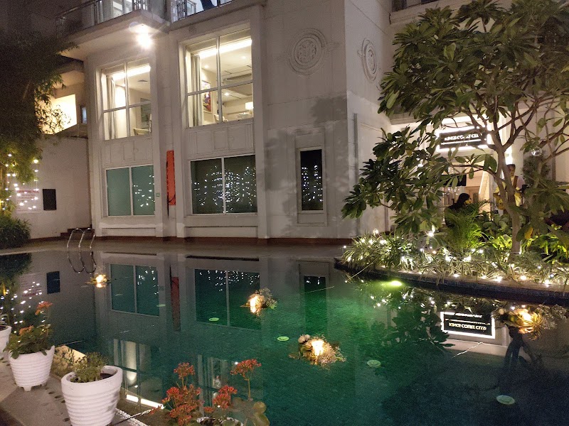 DLF King's Court - DLF King's Court, W Block, Alaknanda Rd, Block W, Part 2, Greater Kailash, New Delhi, Delhi 110048, India