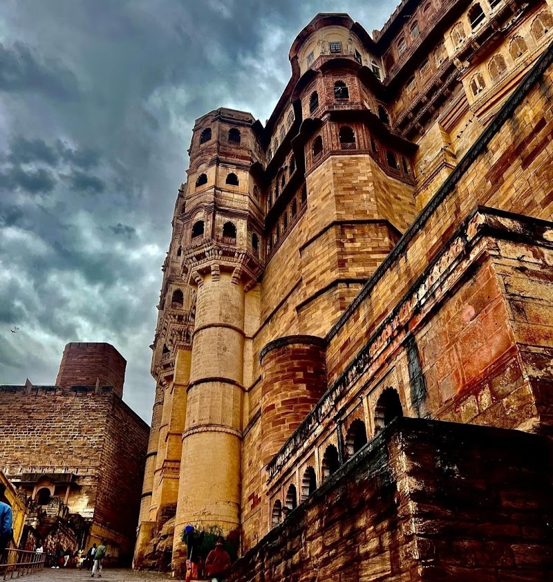 Sheesh Mahal - Sheesh Mahal 72X9+MQR, Mehrangarh Ft Rd, Sodagaran Mohalla, Jodhpur, Rajasthan 342001, India