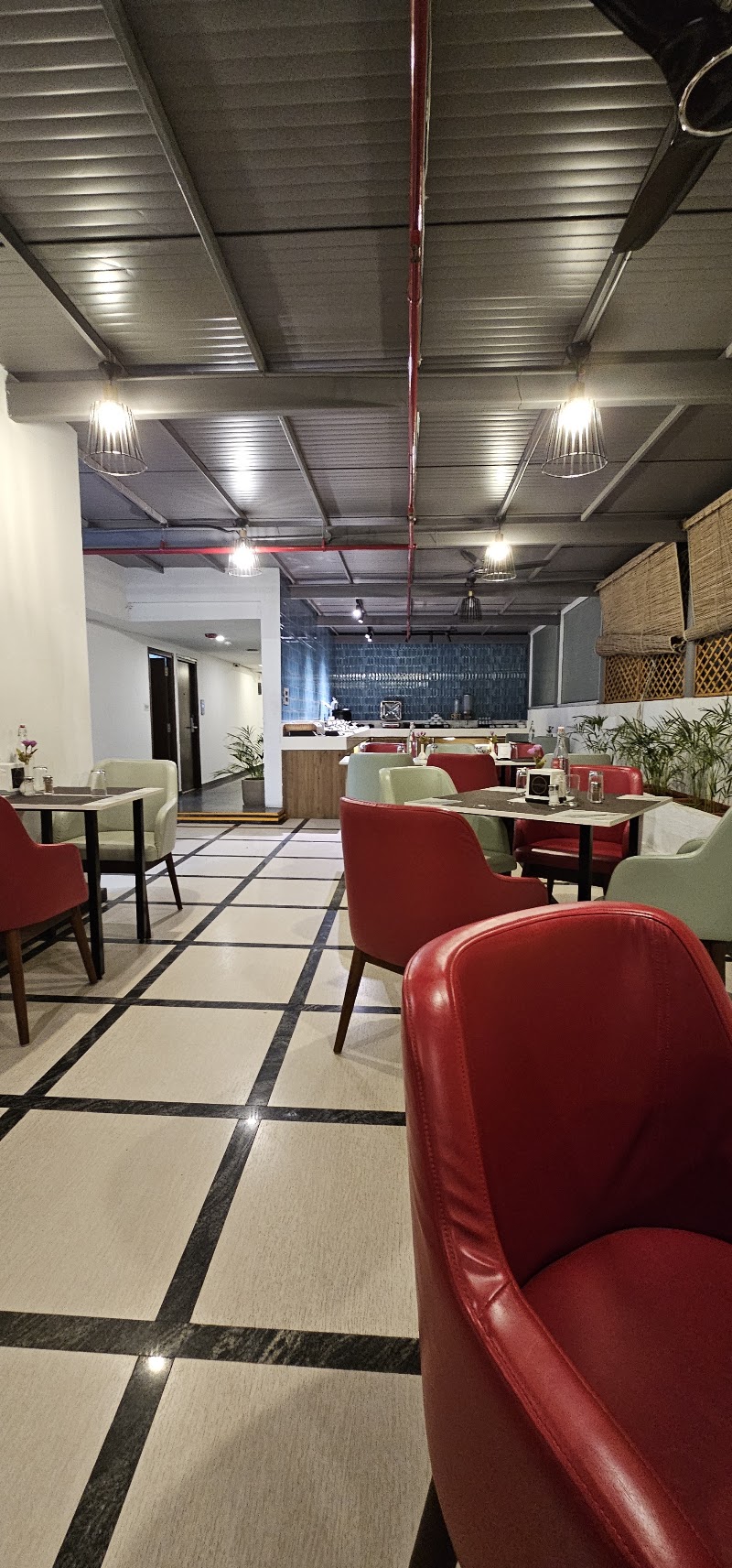 Grand Continent Malleshwaram A Sarovar Portico Affiliate - Grand Continent Malleshwaram A Sarovar Portico Affiliate, No. 18 & 19, 1st Cross, near Mantri square mall, |, Malleshwaram, Bengaluru, Karnataka 560003, India