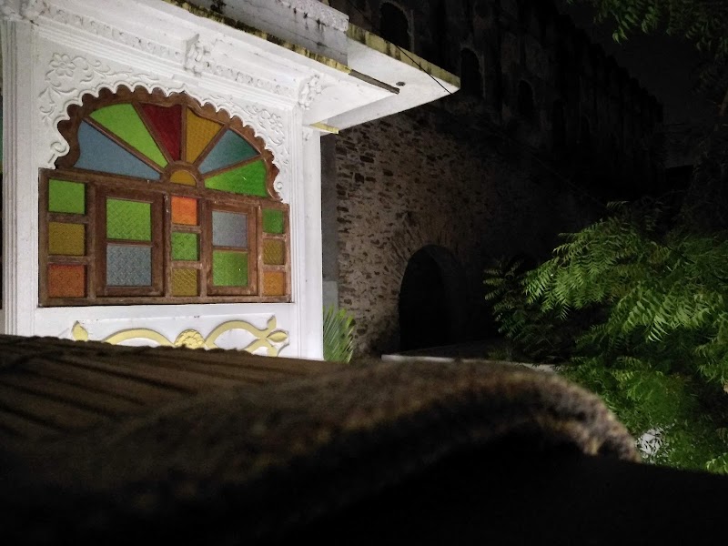 OYO Home 9540 Heritage - OYO Home 9540 Heritage Hamirgarh Ki Haveli, Bhattyani Chotta, Plot No.101, Old City, Silawatwari, Udaipur, Rajasthan 313001, India