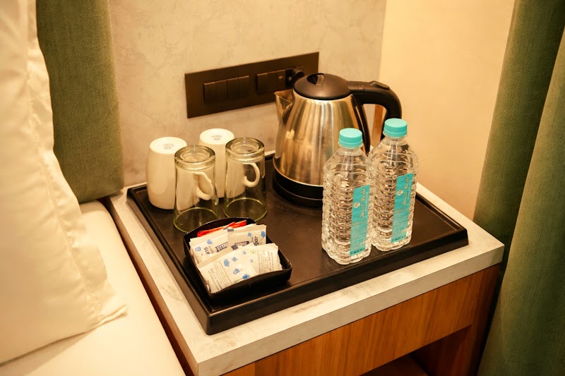 Hotel Manor Ganges - Hotel Manor Ganges DLW Road, Banaras Railway Sta Rd, in front of State Bank Of India, Manduwadih, Varanasi, Uttar Pradesh 221103, India