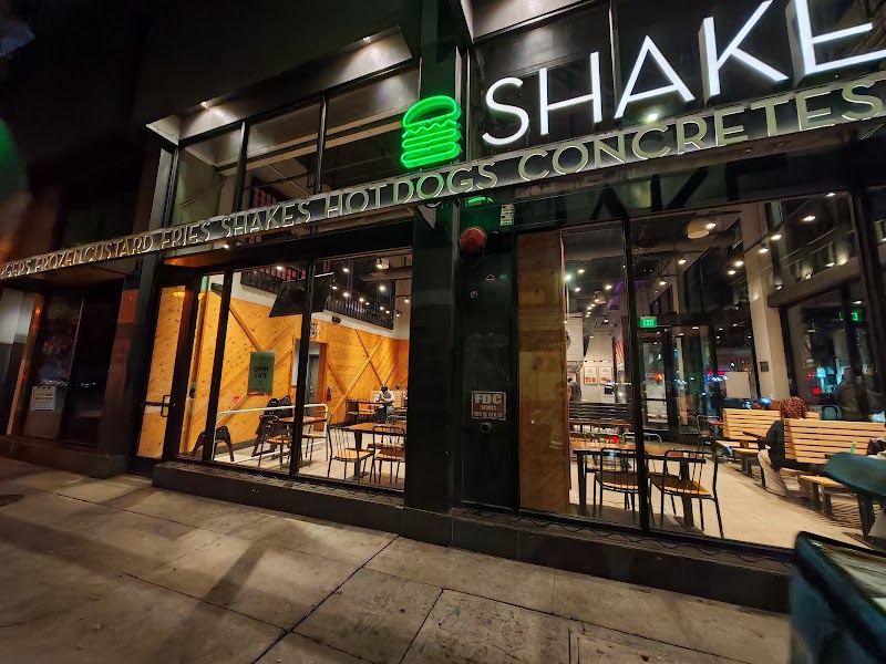 Shake Shack Downtown Los Angeles - Shake Shack Downtown Los Angeles 400 W 8th St, Los Angeles, CA 90014, USA