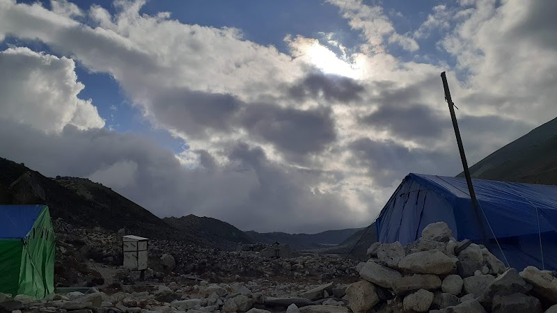 Base Camp Island Peak - Base Camp Island Peak WW2H+W92, Khumjung 56000, Nepal