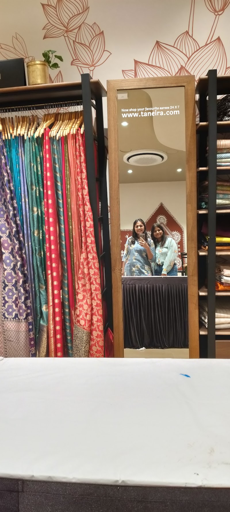 Taneira Sarees (Turner Road, Bandra West) - Taneira Sarees (Turner Road, Bandra West), Turner Rd, near Axis Bank, Bandra West, Mumbai, Maharashtra 400050, India