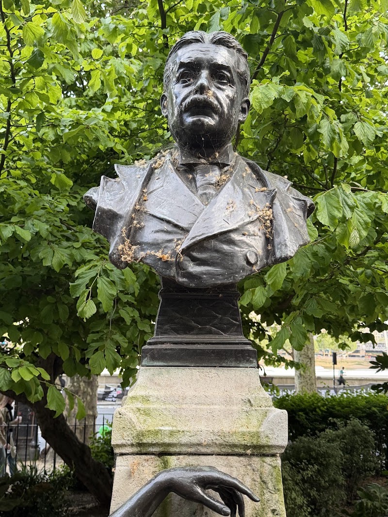 Bust of Arthur Sullivan - Bust of Arthur Sullivan, London WC2N 6PB, UK