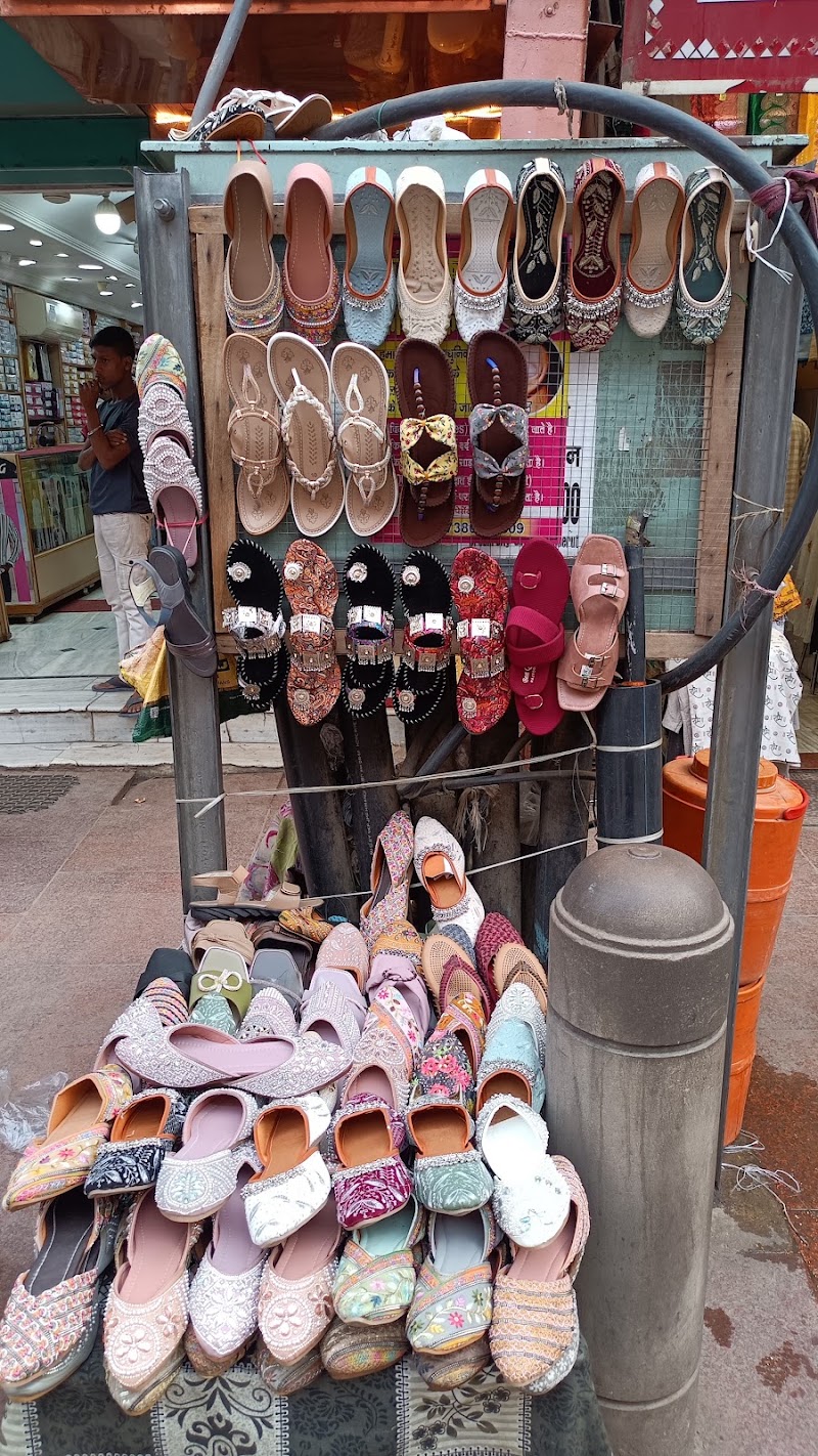 Gaudoliya Street Market, (Varanasi) - Gaudoliya Street Market, (Varanasi), 72, Dashashwamedh Ghat Rd, Lahori Tola, Varanasi, Uttar Pradesh 221001, India