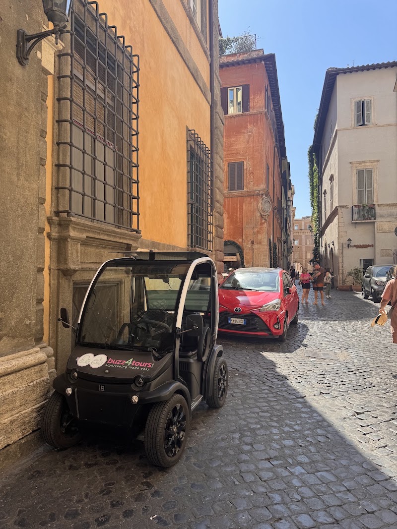 Buzz4tours Vespa Scooter Rental - Buzz4tours Vespa Scooter Rental, Vicolo d'Orfeo, 8, 00193 Roma RM, Italy