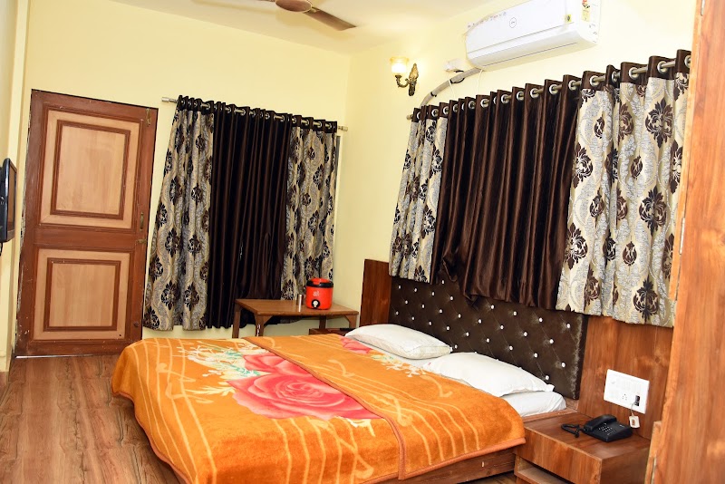 HOTEL POINT VIEW - HOTEL POINT VIEW, MG Rd, near Khandala point, Matheran, Maharashtra 410102, India