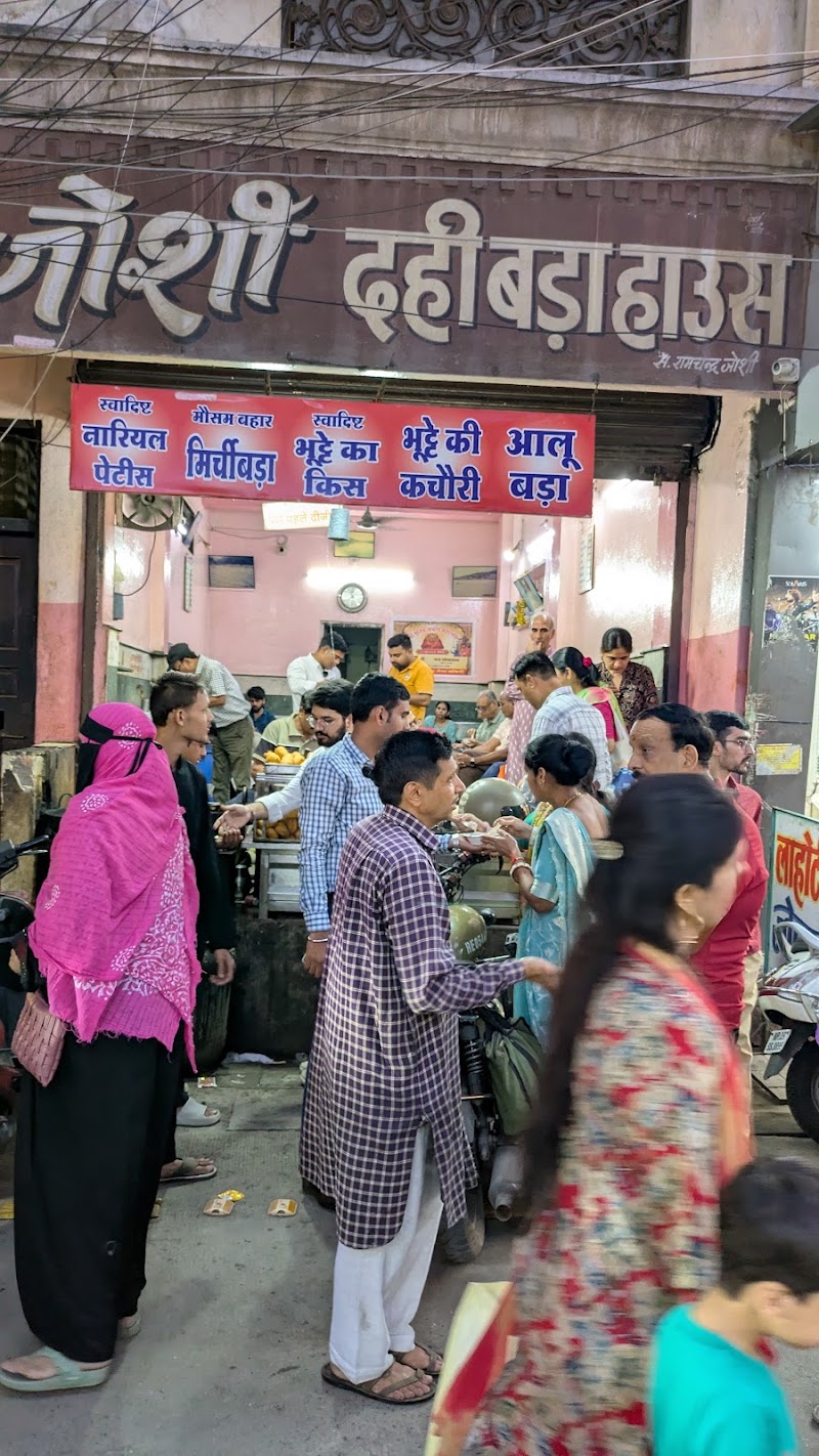 Rajwada shopping area - Rajwada shopping area 85, Rajwada Chowk, Rajwada, Indore, Madhya Pradesh 452007, India