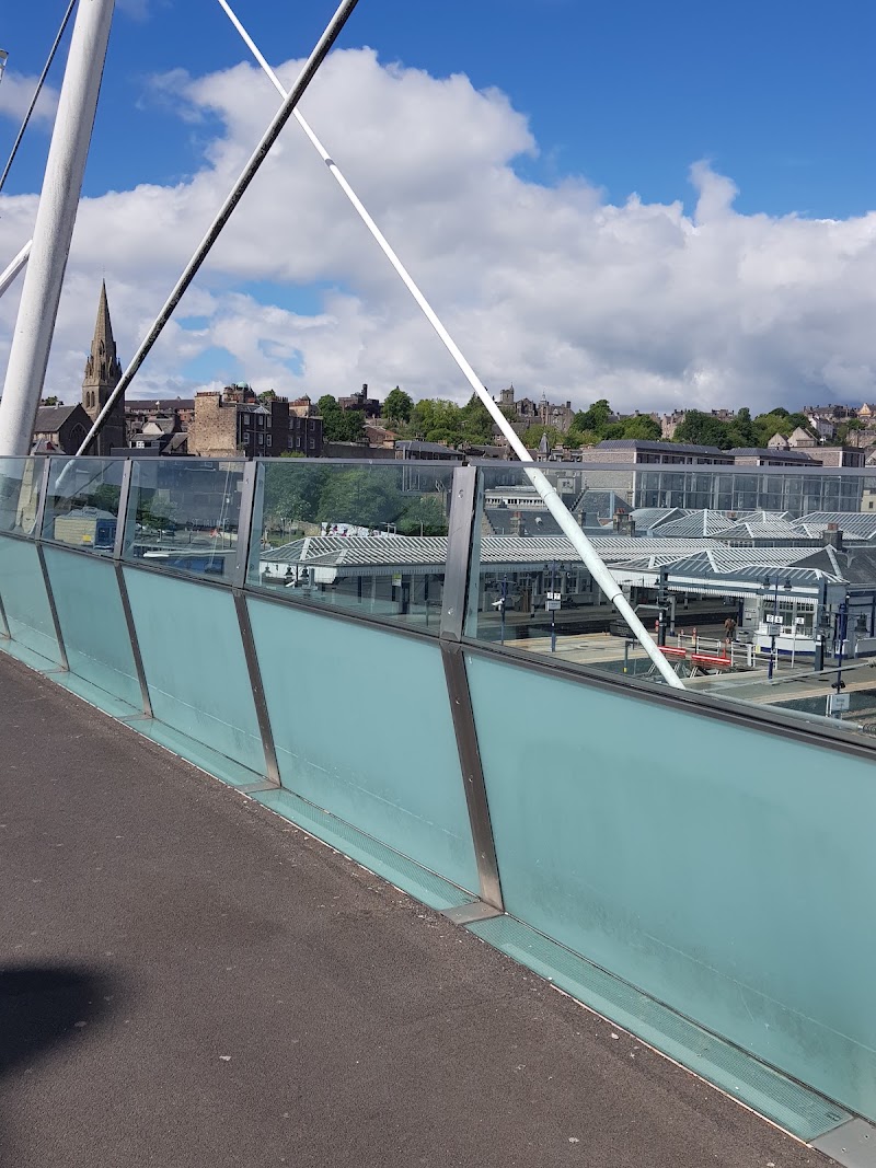 Stirling Railway Station - Stirling Railway Station, Goosecroft Rd, Stirling FK7 7NU, UK