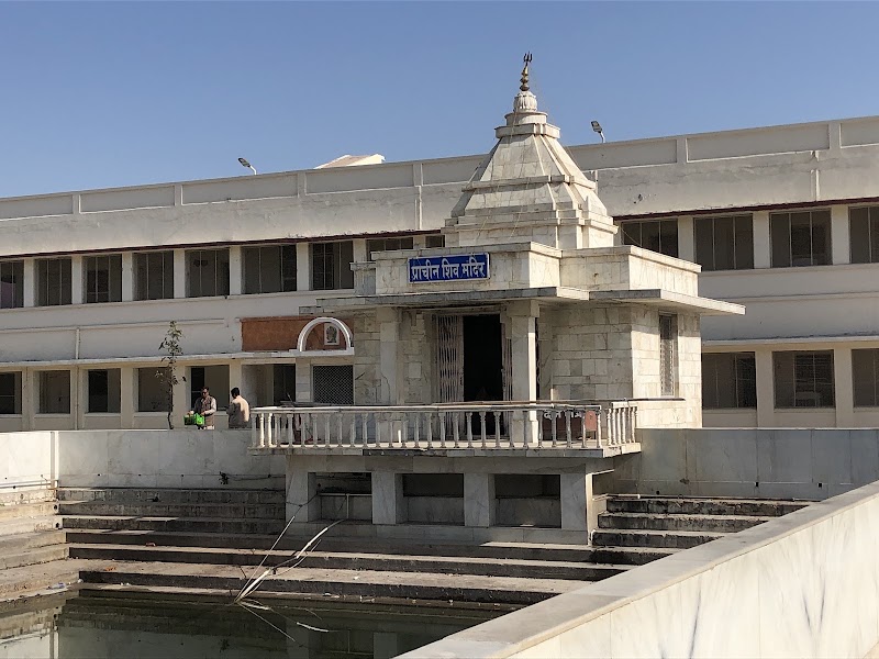 Shri Pagal Baba Ji Mandir, Vrindavan - Shri Pagal Baba Ji Mandir, Vrindavan, Liladham,Pagalbaba Ashram Mathura Road, Mathura - Vrindavan Marg, in front of pagal baba mandir, Marg, Vrindavan, Dhorera Khadar, Uttar Pradesh 281121, India