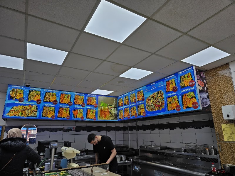 Fish palace - Fish palace, Crooswijkseweg 86, 3034 HM Rotterdam, Netherlands