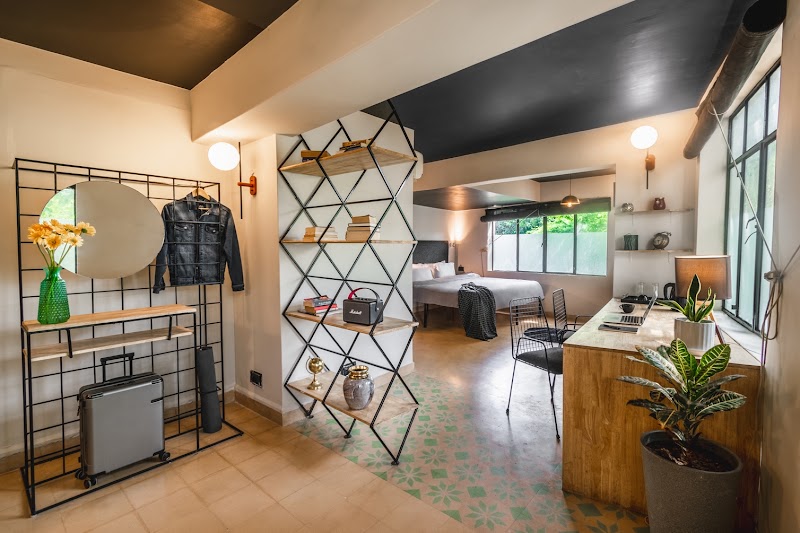 Minimalist Poshtel & Suites - Minimalist Poshtel & Suites T47, Hauz Khas Village, Deer Park, Hauz Khas, New Delhi, Delhi 110016, India