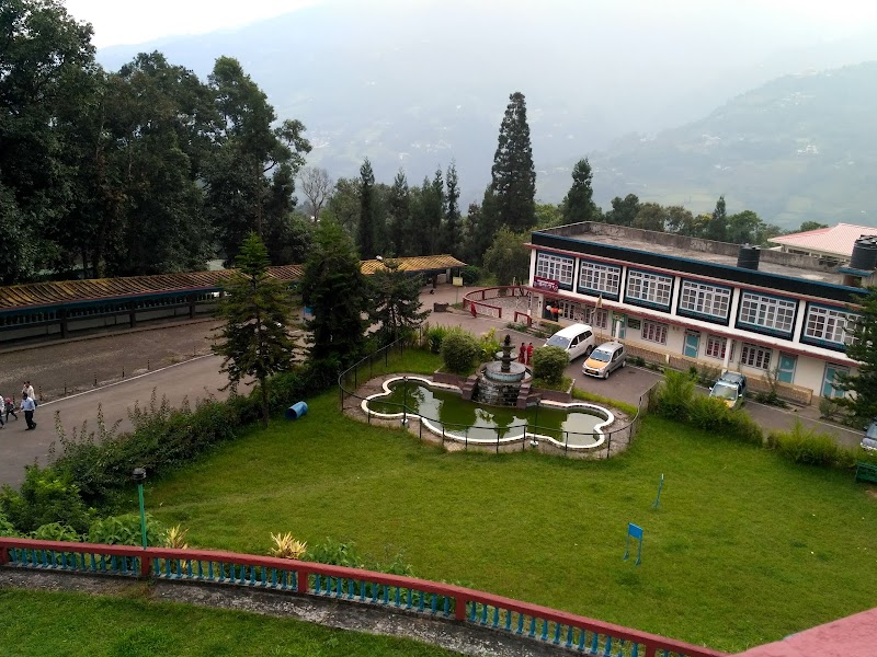 Lingdum Zurmang Kagyu Monastery - Lingdum Zurmang Kagyu Monastery 8HJJ+863, Gangtok, Sikkim 737102, India