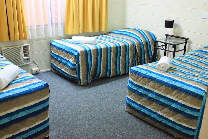 Oasis Inn Holiday Apartments - Oasis Inn Holiday Apartments 276 Sheridan St, Cairns City QLD 4870, Australia