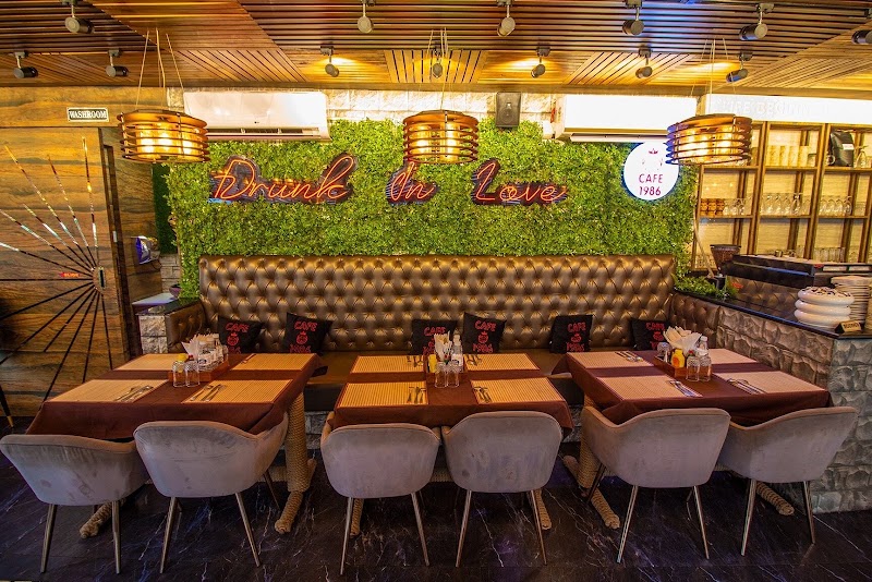 Cafe 1986 - Cafe 1986 cafe 1986 sarswati complex, Mall Rd, Model Town, Siyal, Manali, Himachal Pradesh 175131, India