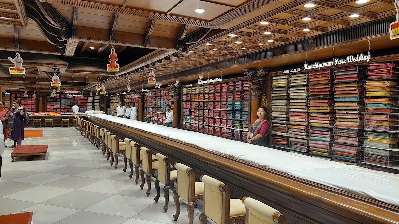 POTHYS - Thiruvananthapuram - POTHYS - Thiruvananthapuram No. 28/2477/3, Nikunjam City Square, Mahatma Gandhi Rd, near Ayurveda College West Lane, Vanchiyoor, Thiruvananthapuram, Kerala 695001, India