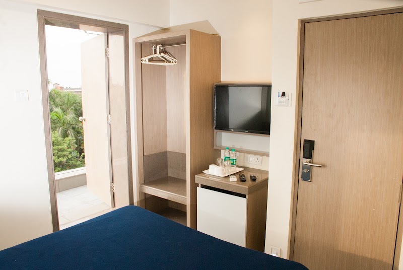 City Hotel - City Hotel Main Gate, City Terrace, 121, Walchand Hirachand Rd, opp. C.S.T. Station, Borabazar Precinct, Fort, Mumbai, Maharashtra 400001, India