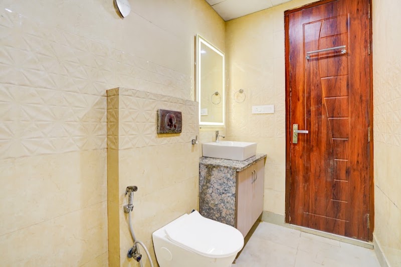 Super Townhouse by OYO Sector 93 Noida Expressway - Super Townhouse by OYO Sector 93 Noida Expressway Townhouse Sector 93, Noida-Greater Noida Expy, GT 83, Sector 93, Noida, Uttar Pradesh 201304, India