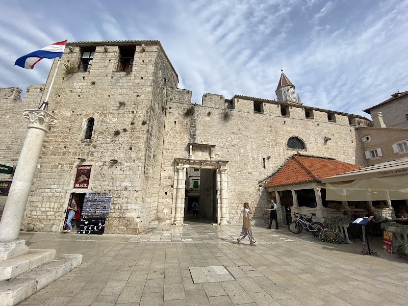 South Gate - South Gate, Obala bana Berislavića, 21220, Trogir, Croatia