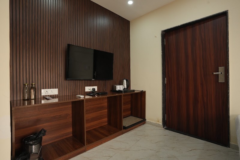 HOTEL MM PRESTIGE RAIPUR - HOTEL MM PRESTIGE RAIPUR Ramkrishna Hospital Road, davara colony, Pachpedi Naka, Raipur, Tikrapara, Chhattisgarh 492001, India
