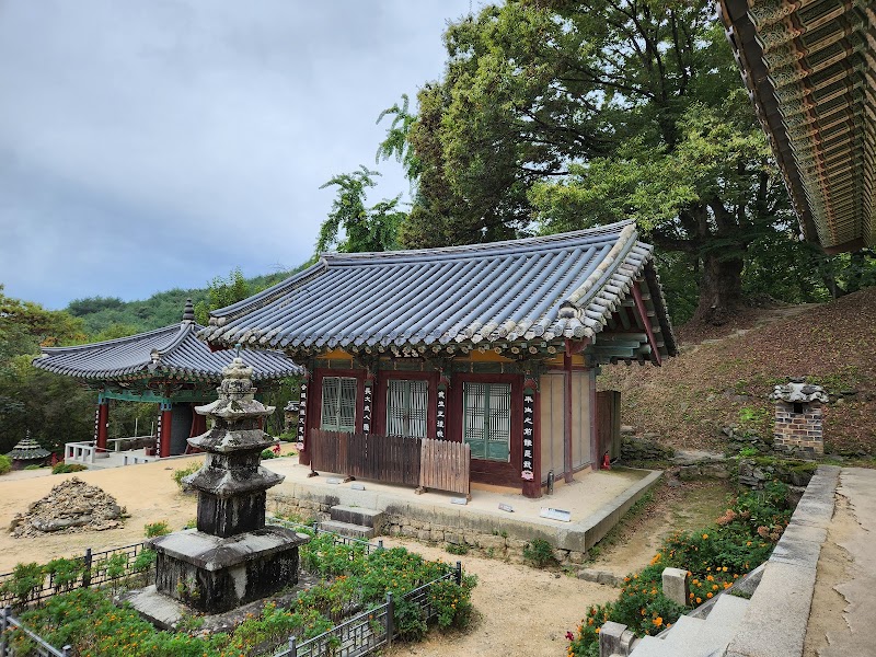 Bongjeongsa Temple - Bongjeongsa Temple 222 Bongjeongsa-gil, Seohu-myeon, Andong, Gyeongsangbuk-do, South Korea