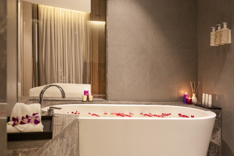 LYFE HOTELS BHUBANESWAR - LYFE HOTELS BHUBANESWAR C-5, Road No-8, Janpath Rd, opposite Kali Temple, Bhoinagar, Bhubaneswar, Odisha 751022, India