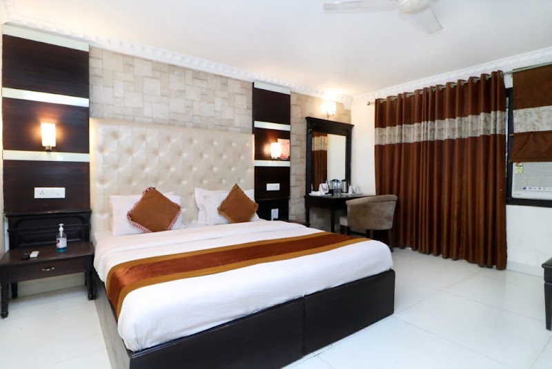 Hotel City Heart Premium - Hotel City Heart Premium SCO 202-203-204, Bridge Road, above Tasva, Shopping Plaza, 17C, Sector 17, Chandigarh, 160017, India