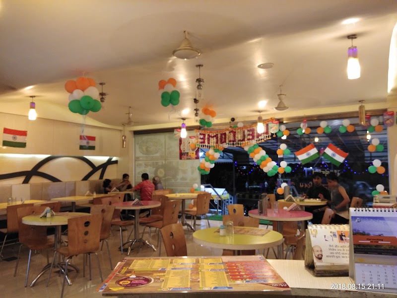 Shuddh Shree Pure Veg Family Restaurant - Shuddh Shree Pure Veg Family Restaurant A-6/7, Mahakal Vanijya Kendra, Cosmos Mall Rd, Nanakheda, Mahakal Vanijya, Ujjain, Madhya Pradesh 456010, India