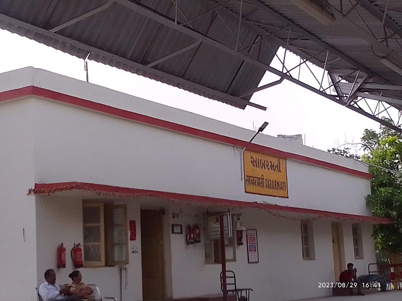 Sabarmati Railway Station Platform 1 - Sabarmati Railway Station Platform 1, Sabarmati Jn Railway Station, Ram Nagar, Sabarmati, 3HCP+JWX, Ranip, Ahmedabad, Gujarat 380005, India