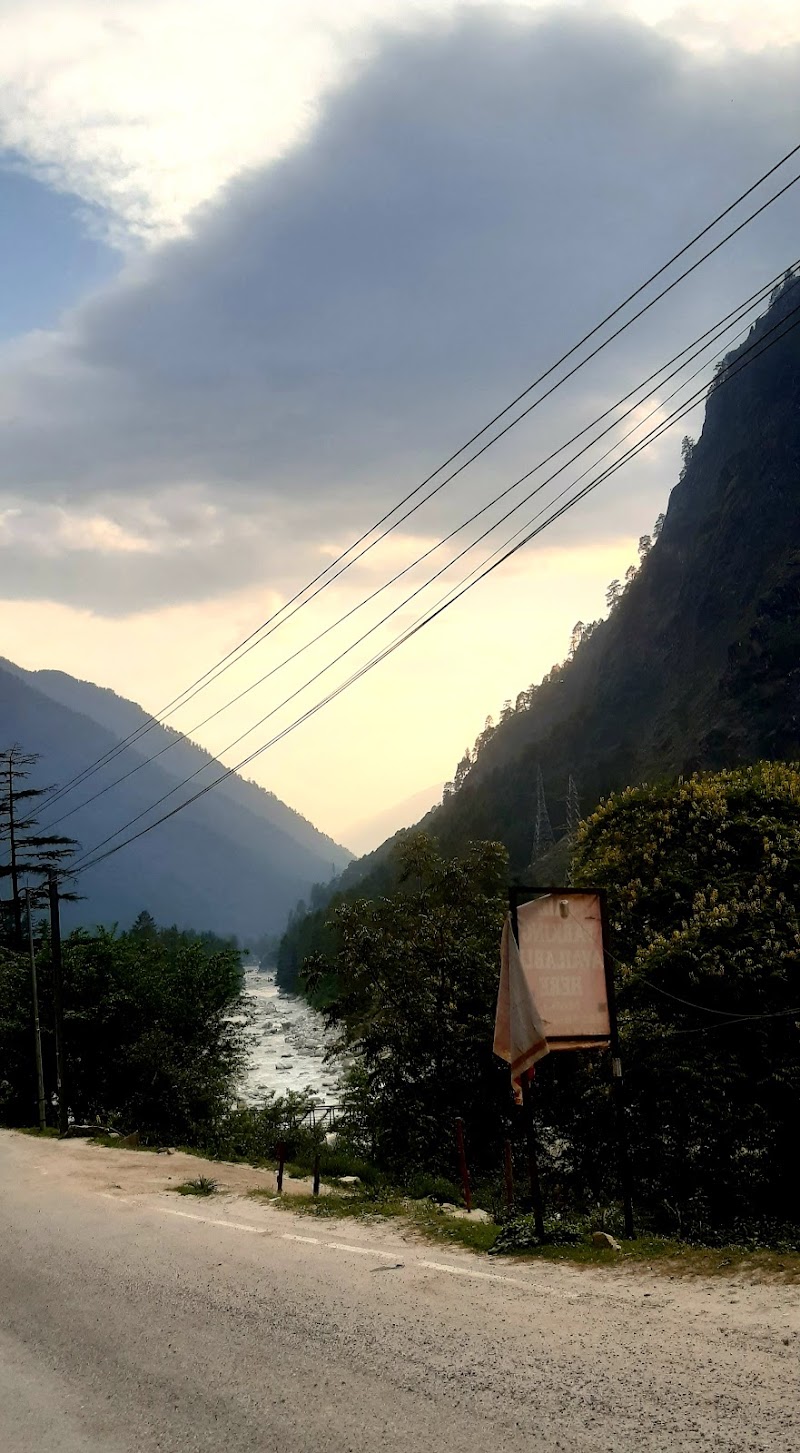 Manali Local Taxi Services - Manali Local Taxi Services, Mall Rd, near Kunzum Hotel, Siyal, Manali, Himachal Pradesh 175131, India