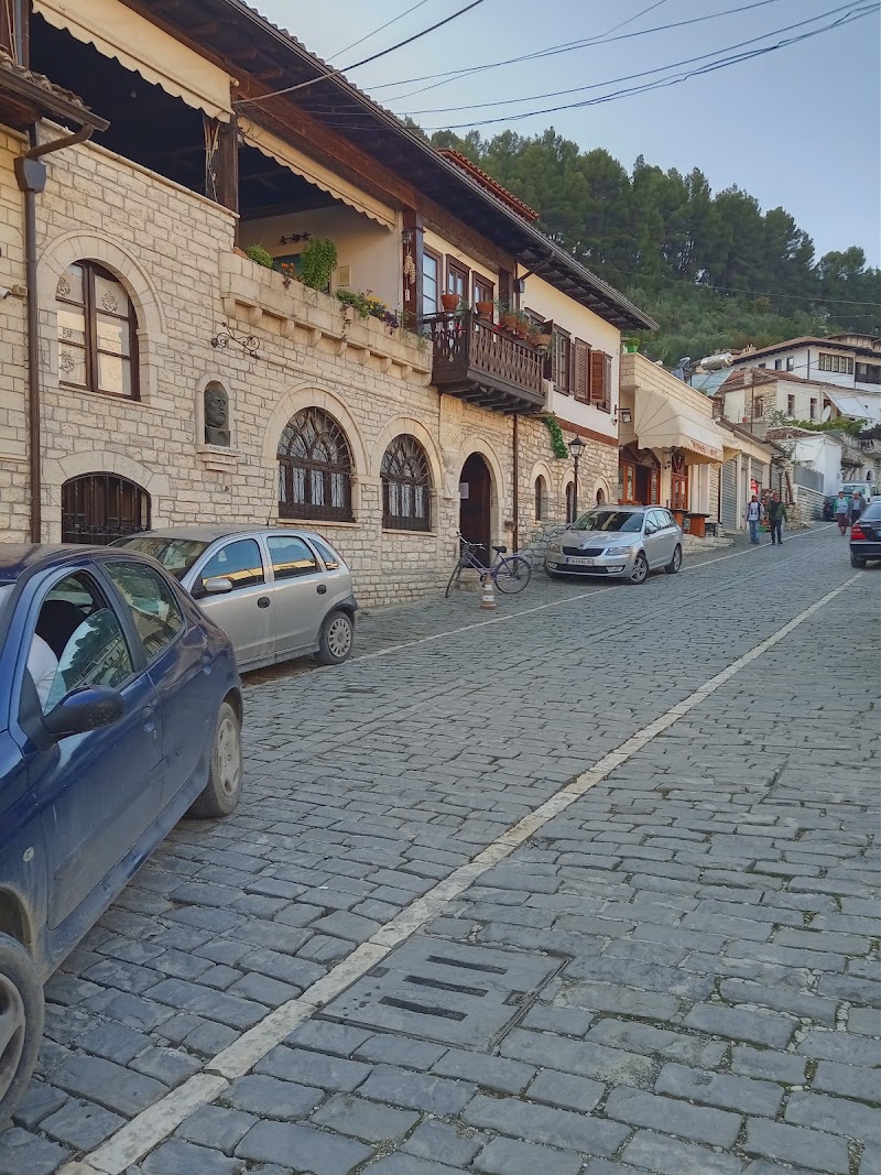 Twins villa mangalem Berat Albania