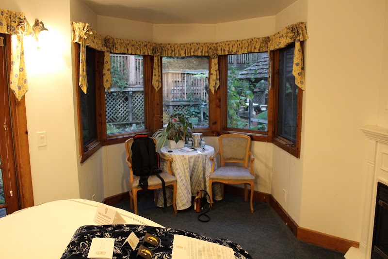 Babbling Brook Inn - Babbling Brook Inn 1025 Laurel St, Santa Cruz, CA 95060, USA