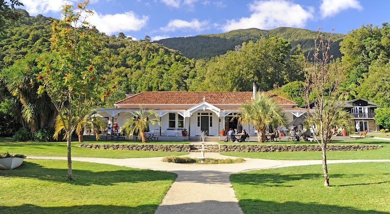 Furneaux Lodge