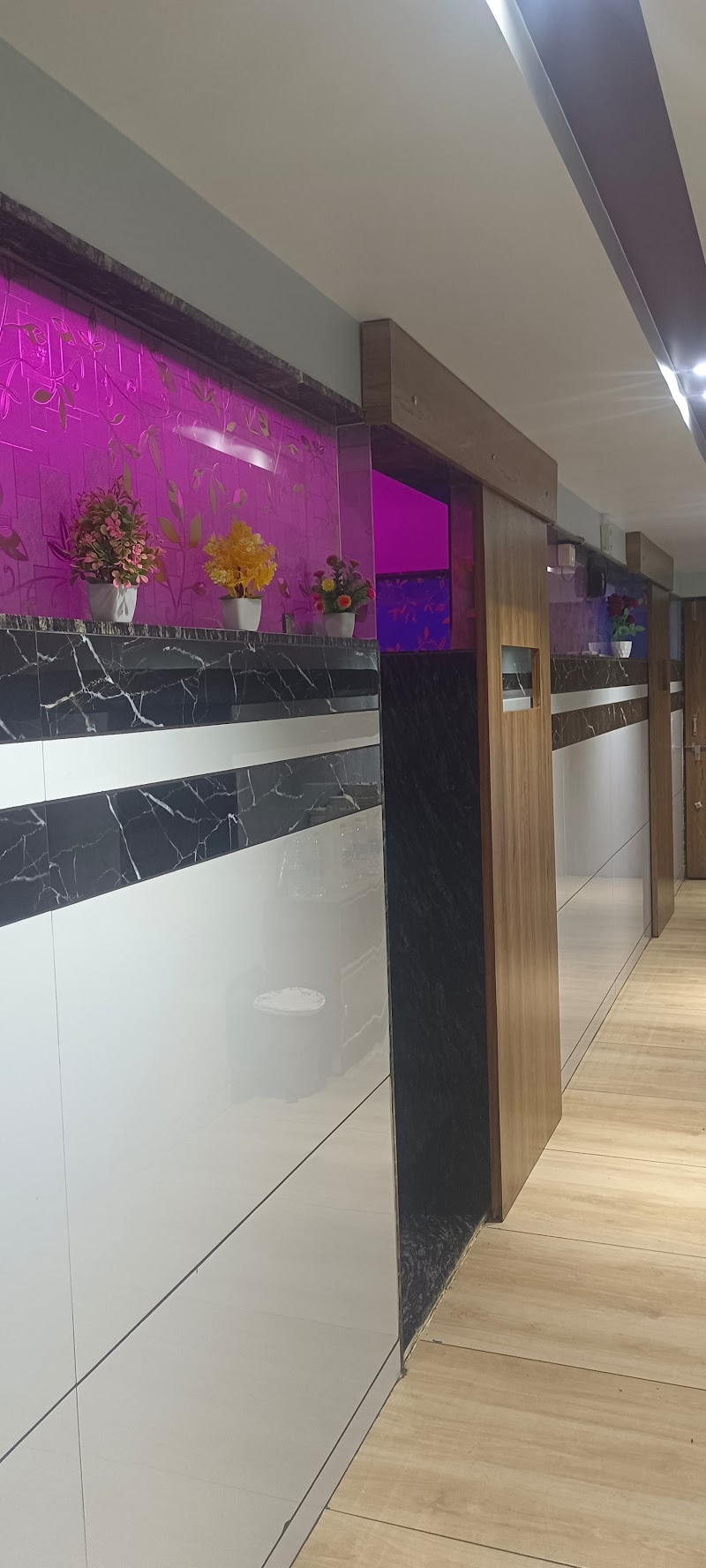 Hotel sana - Hotel sana, Ahmedabad - Palanpur Hwy, Majadar, Bharkawada, Gujarat 385210, India